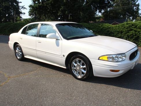 Used 2005 Buick Le Sabre Limited w/ Celebration Edition Package FWD image 2