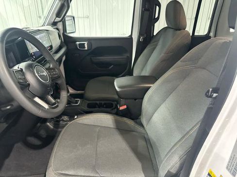 Used 2025 Jeep Wrangler Unlimited Sport AWD/4WD image 18