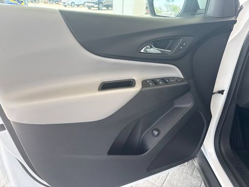 Used 2024 Chevrolet Equinox LT FWD image 34