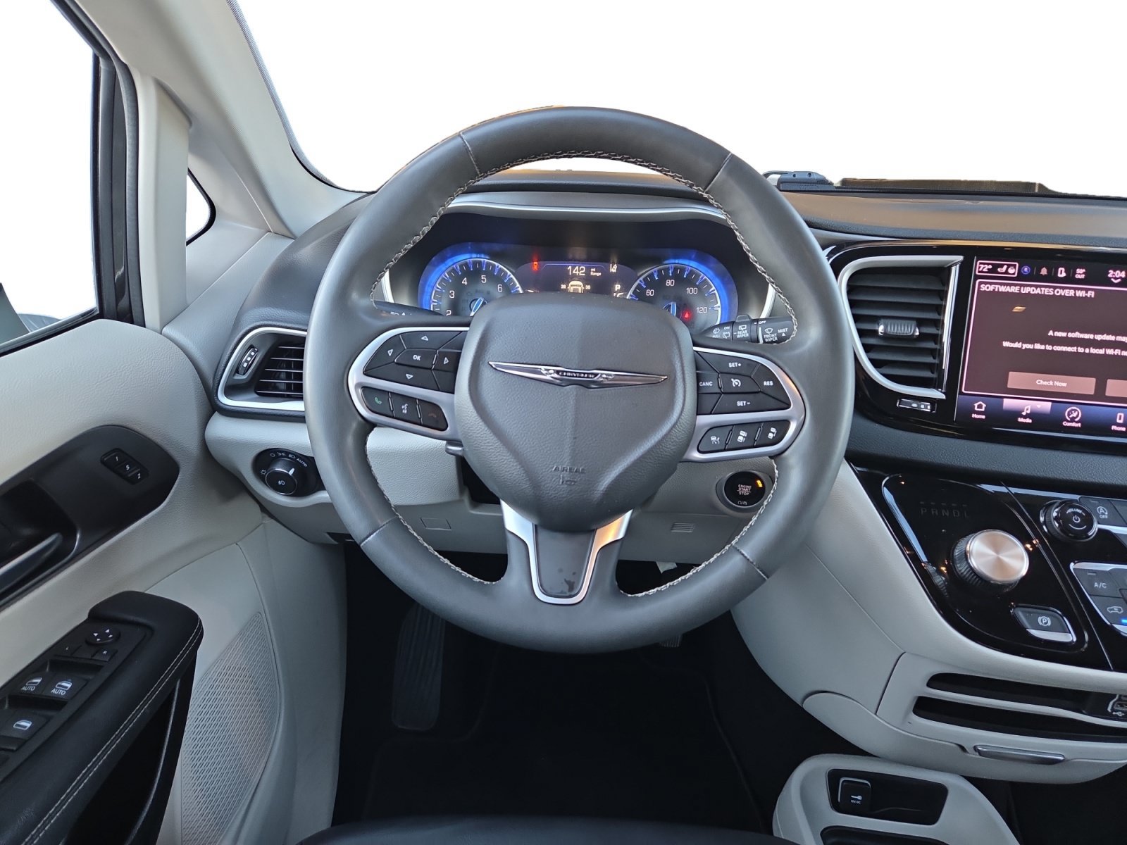 Used 2023 Chrysler Pacifica Touring-L FWD image 12