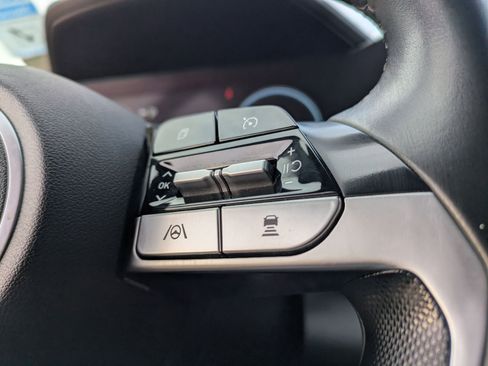 Used 2022 Hyundai Elantra Limited image 14