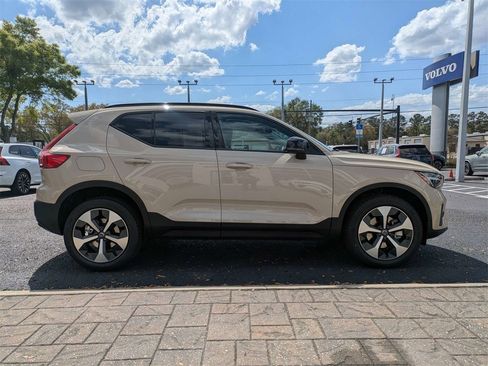 New 2026 Volvo XC40 B4 Core w/ Protection Package Premier image 7