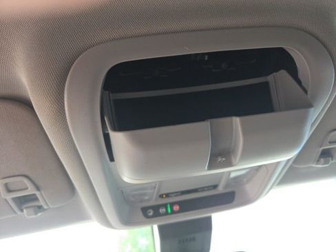 Used 2021 Chevrolet Equinox LT FWD image 17