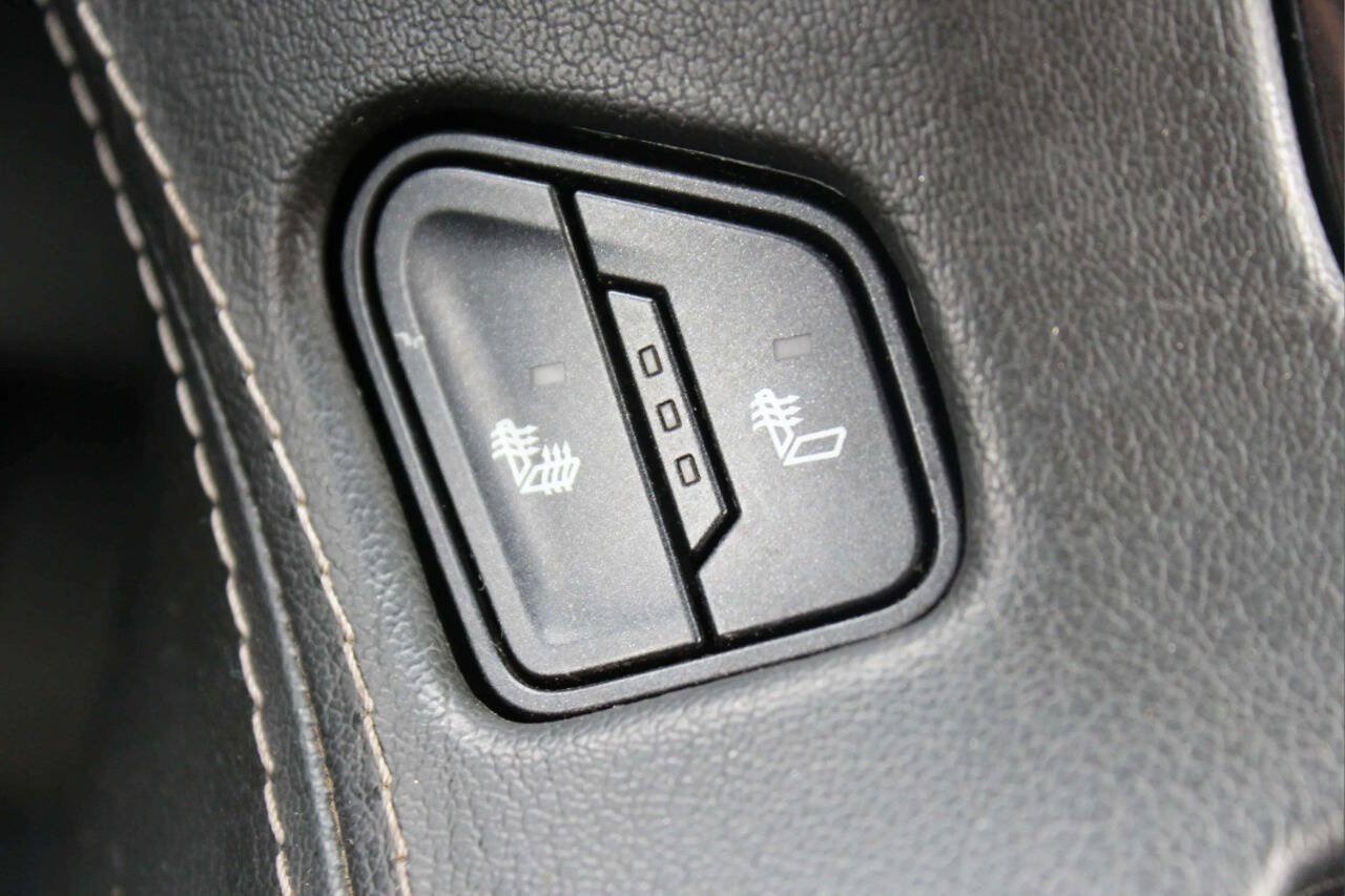 Used 2017 Chevrolet Suburban LT AWD/4WD image 31