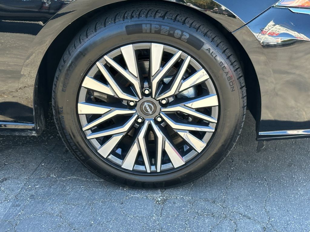 Used 2024 Nissan Altima 2.5 SV FWD image 14