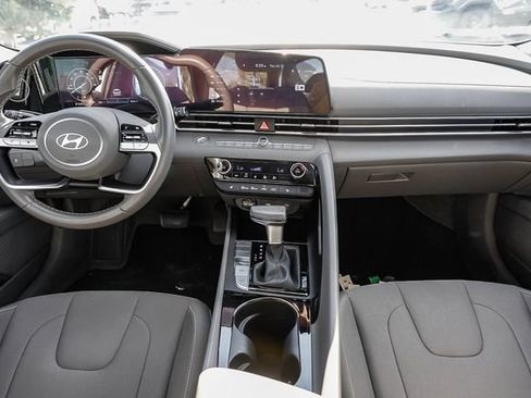 Certified 2025 Hyundai Elantra SEL FWD image 12