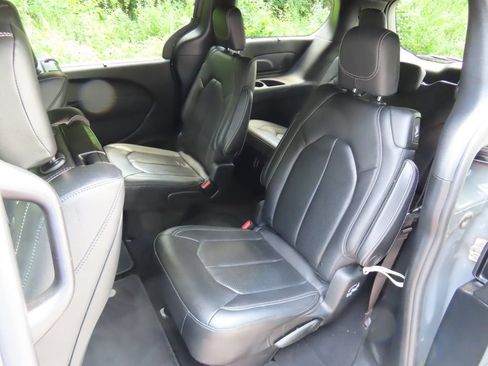 Used 2020 Chrysler Pacifica Touring-L Plus FWD image 30