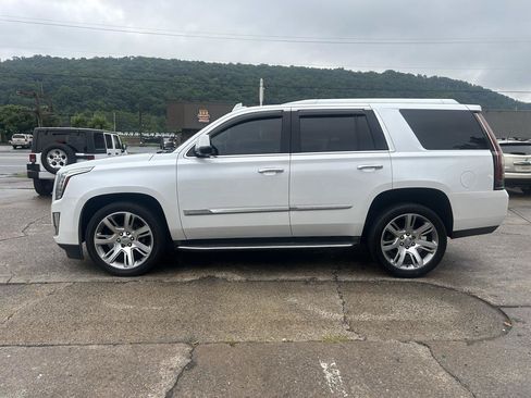 Used 2016 Cadillac Escalade Luxury AWD/4WD image 4