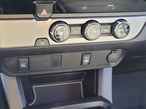 Used 2016 Toyota Tacoma SR5 image 18