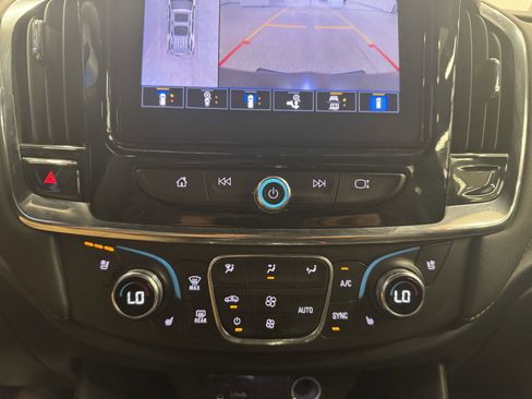 Used 2023 Chevrolet Traverse High Country image 21