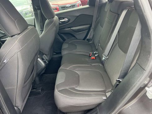 Used 2015 Jeep Cherokee Latitude w/ Comfort/Convenience Group image 20
