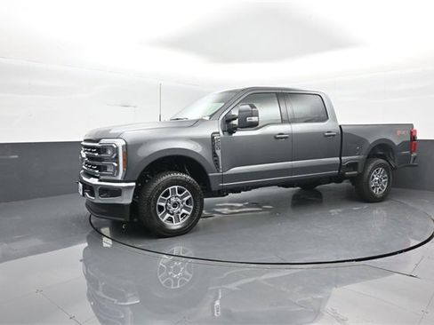 New 2026 Ford F250 Lariat w/ FX4 Off-Road Package image 4