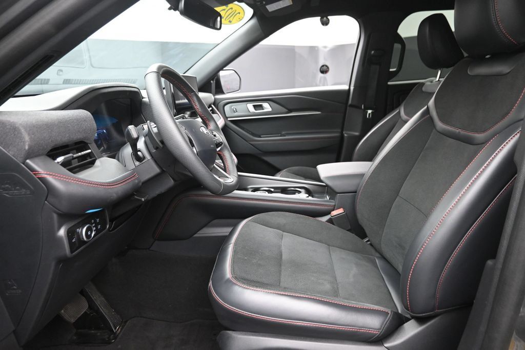 Used 2025 Ford Explorer ST AWD/4WD image 16