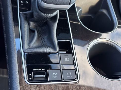 Used 2025 Toyota Sienna Limited image 29