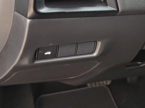 New 2027 Nissan Sentra SR w/ Floor Mat Package FWD image 18