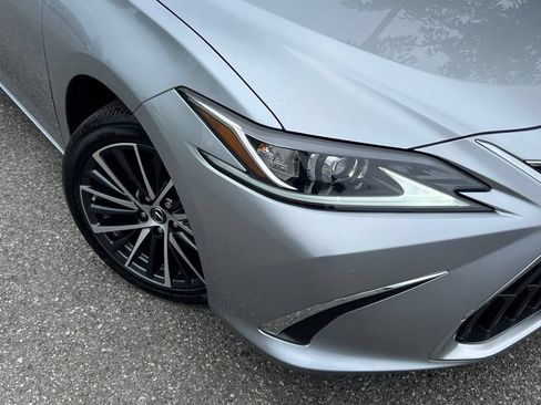 Used 2024 Lexus ES 300h w/ Premium Package FWD image 2