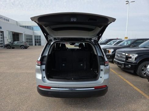 Used 2023 Jeep Grand Cherokee L Limited w/ Trailer Tow Group (B) image 5