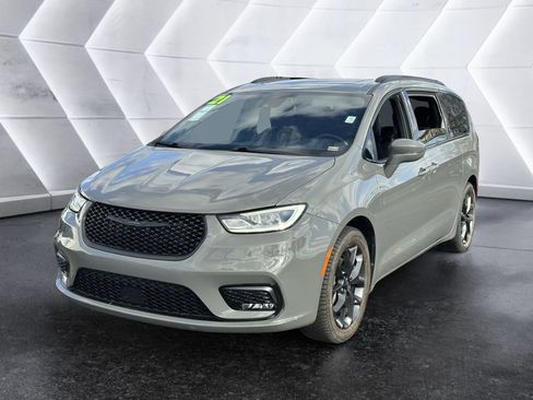 Used 2021 Chrysler Pacifica Touring-L w/ S Appearance Package image 1