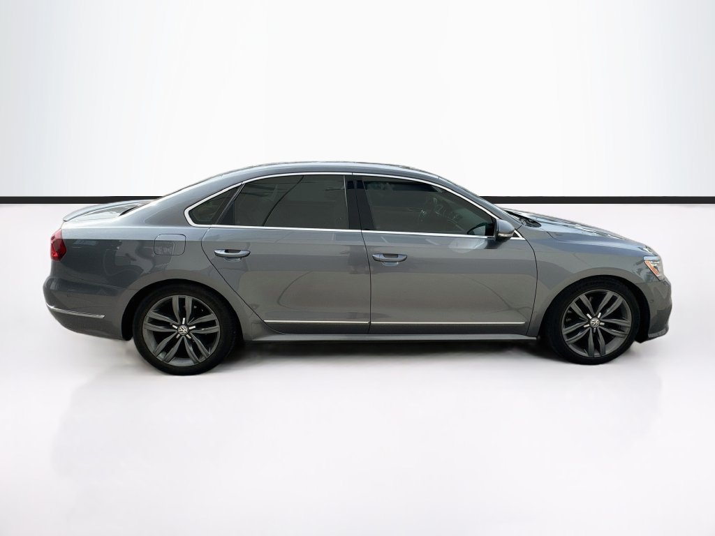 Used 2017 Volkswagen Passat 1.8T SEL Premium FWD image 4