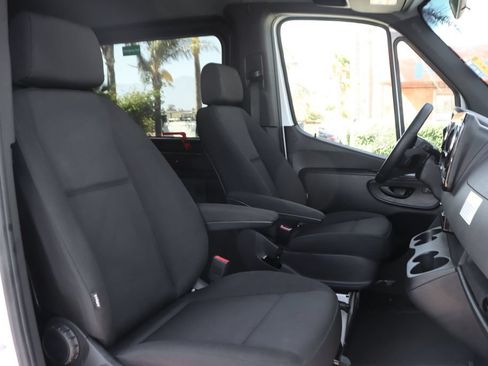 Used 2026 Mercedes-Benz Sprinter 2500 image 38