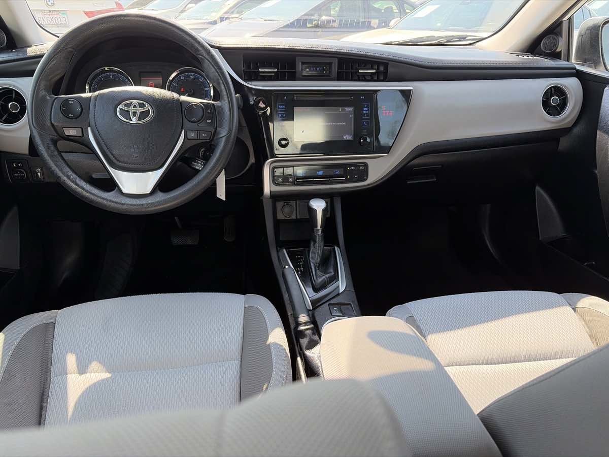 Used 2018 Toyota Corolla LE FWD image 17