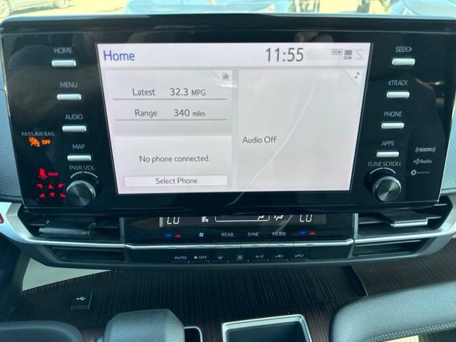Used 2023 Toyota Sienna LE AWD/4WD image 12