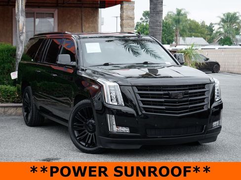 Used 2017 Cadillac Escalade ESV Platinum RWD image 2