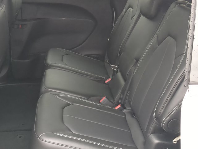 New 2027 Chrysler Pacifica Select FWD image 17