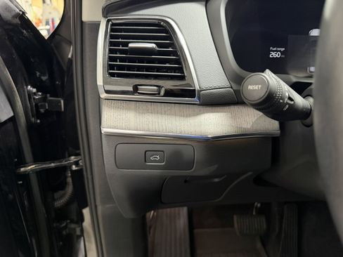 Used 2023 Volvo XC90 B6 Ultimate w/ Protection Package image 13