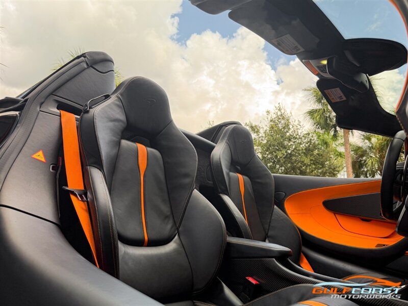 Used 2018 McLaren 570S Spider RWD image 28