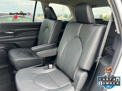 Used 2024 Toyota Grand Highlander AWD image 16