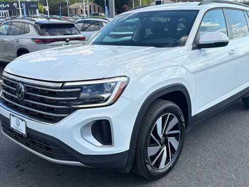 Used 2025 Volkswagen Atlas SE image 20