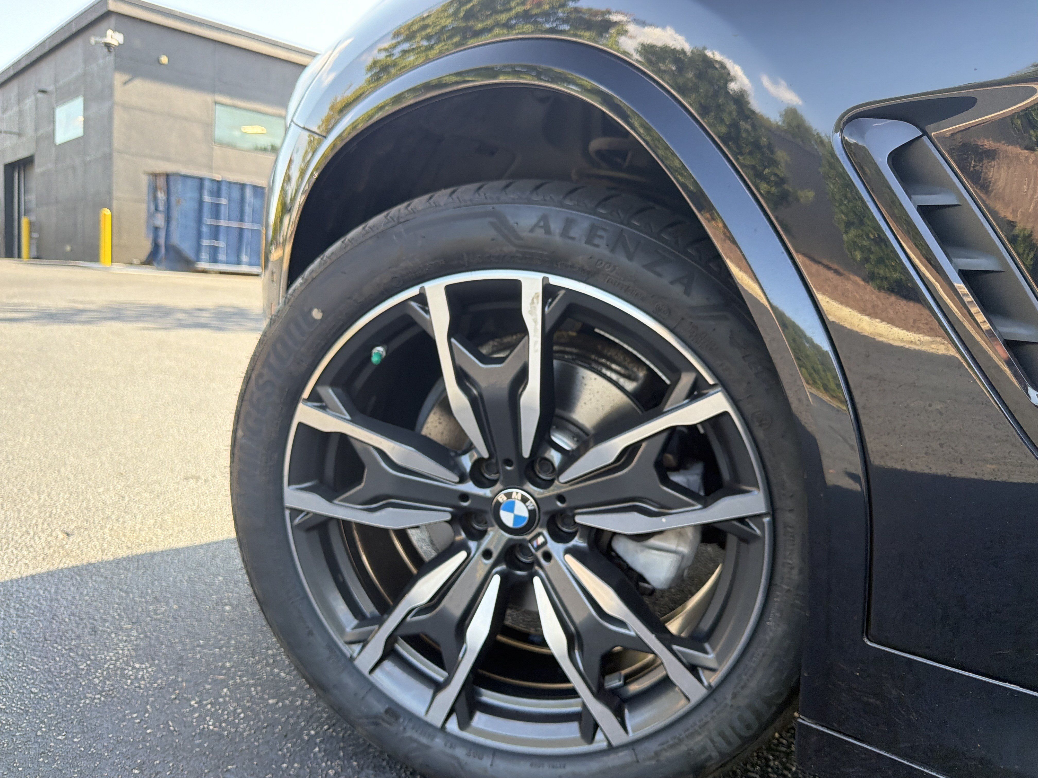 Used 2024 BMW X4 xDrive30i w/ M Sport Package AWD/4WD image 17