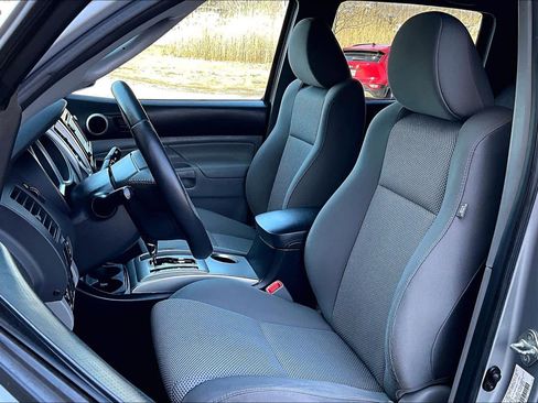 Used 2015 Toyota Tacoma 4x4 Double Cab w/ TRD Sport Package image 9