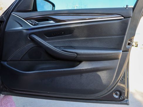 Used 2018 BMW 530i xDrive image 10