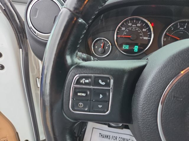 Used 2015 Jeep Wrangler Unlimited Sahara w/ Connectivity Group AWD/4WD image 15