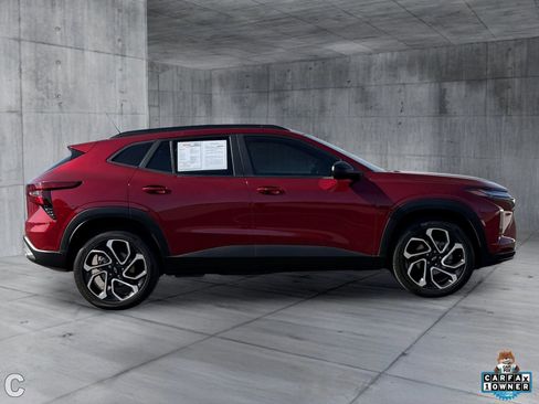 Used 2025 Chevrolet Trax RS FWD image 6