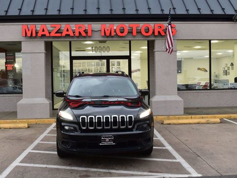 Used 2016 Jeep Cherokee Sport image 7