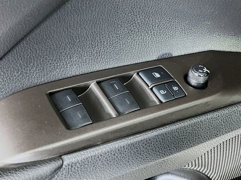 Used 2022 Toyota Camry SE FWD image 25