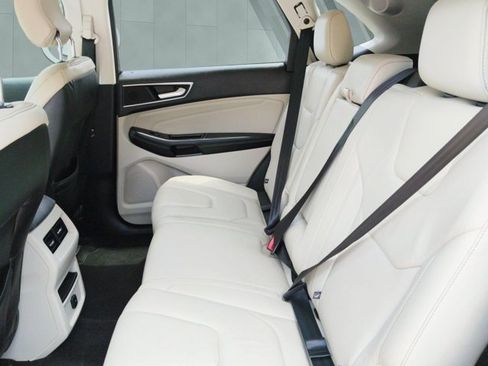 Used 2016 Ford Edge Titanium FWD image 11