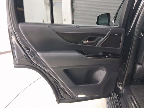 Certified 2025 Lexus LX 600 4WD w/ Luxury Package image 27