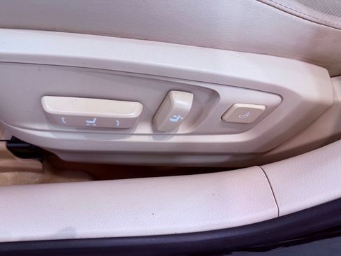Used 2014 Lexus ES 300h w/ Luxury Package w/Bamboo Trim FWD image 18