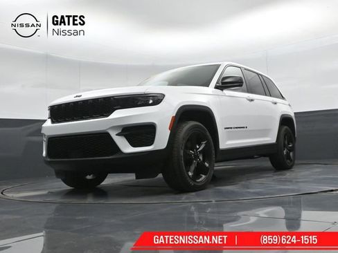 Used 2023 Jeep Grand Cherokee Altitude AWD/4WD image 40