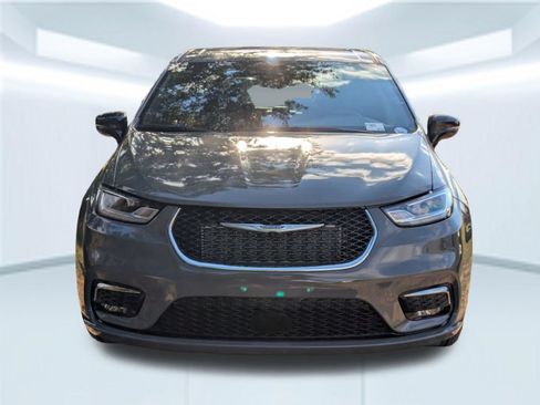 Used 2025 Chrysler Pacifica Select FWD image 10