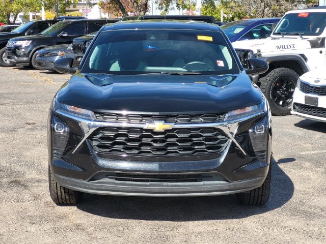 Used 2024 Chevrolet Trax LS w/ LS Convenience Package FWD image 3