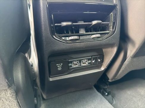 Used 2023 Jeep Grand Cherokee Limited AWD/4WD image 24