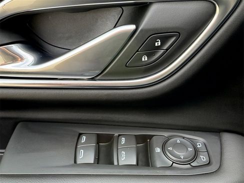 Used 2022 GMC Yukon SLE image 11