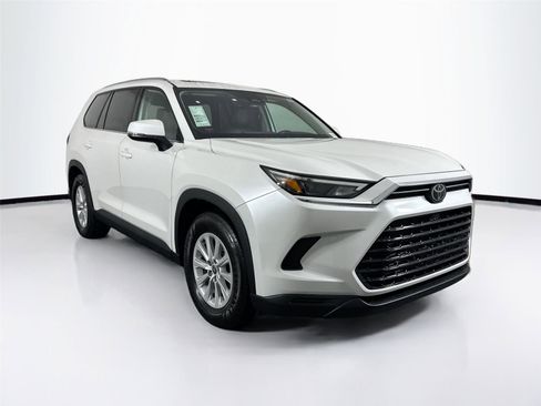 Certified 2024 Toyota Grand Highlander XLE image 10