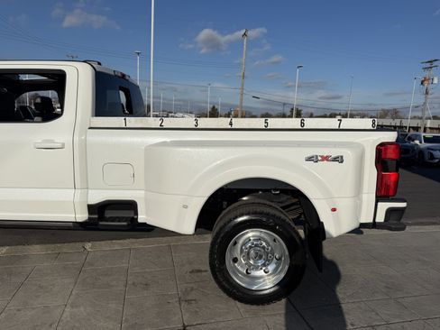 Used 2025 Ford F450 Platinum w/ FX4 Off-Road Package image 35