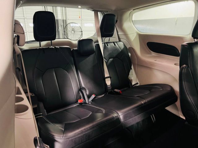 Used 2024 Chrysler Pacifica Touring-L FWD image 35